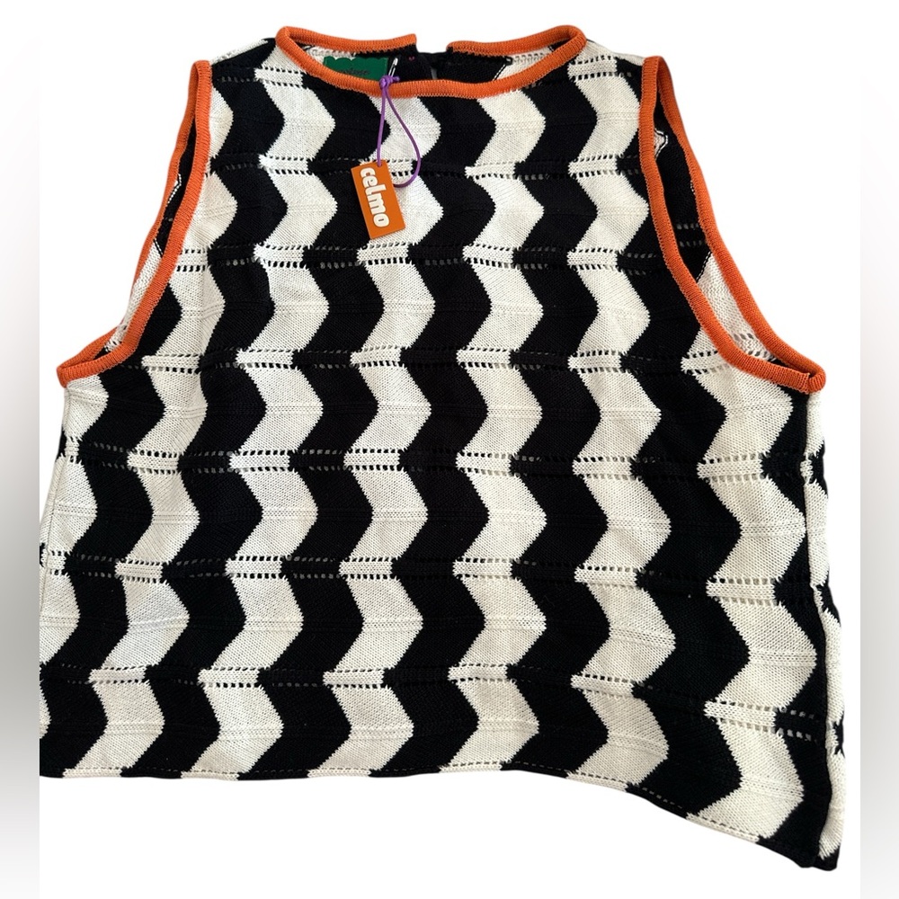 NWT Celmo Sleeveless Reversible Crochet Knitted
Women's Zig Top Bk/White L